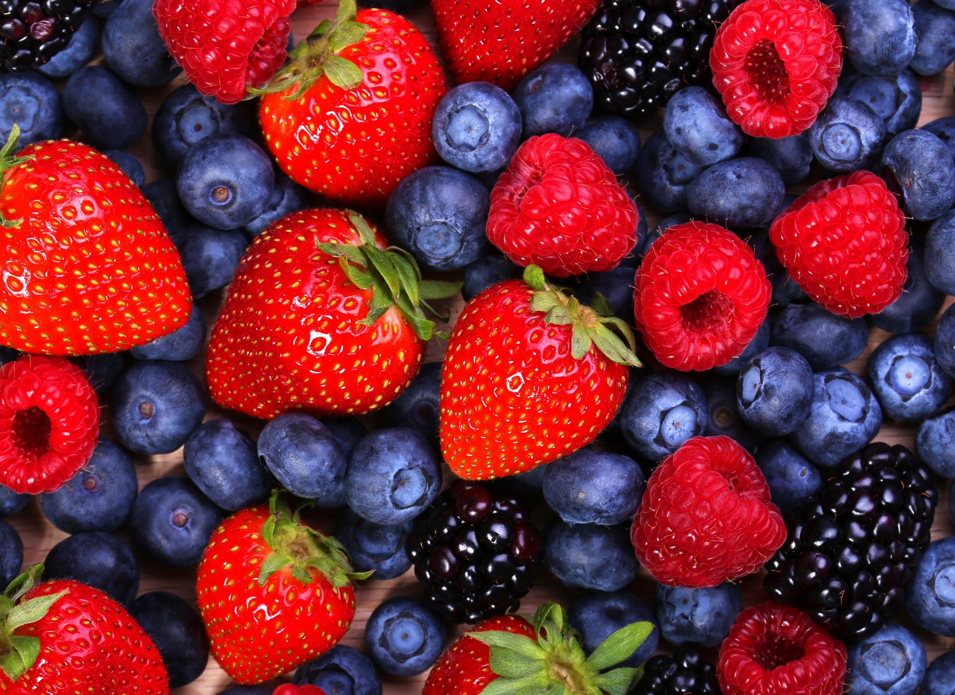 bayas fresas arándanos frambuesas moras