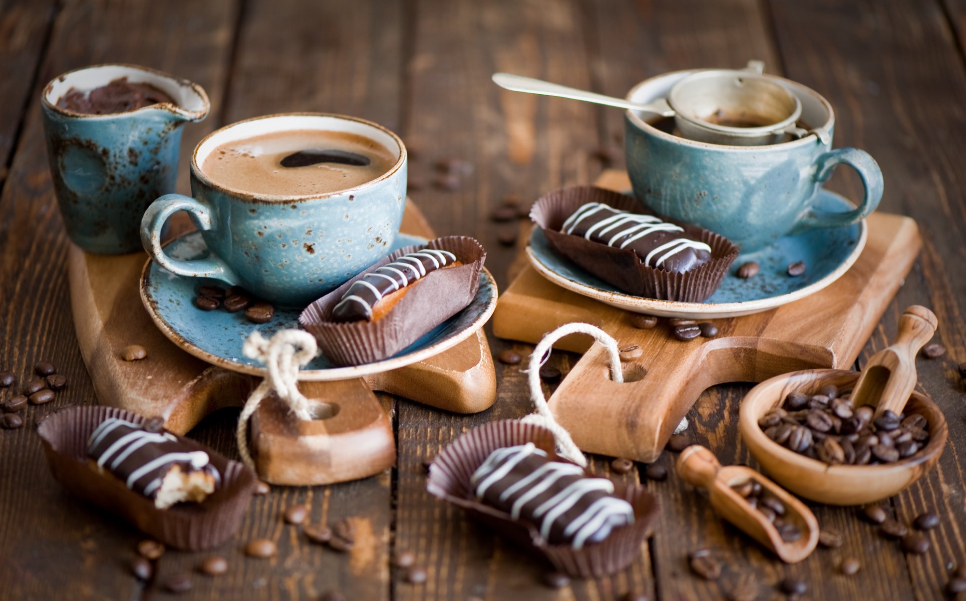 eclairs kaffee stillleben