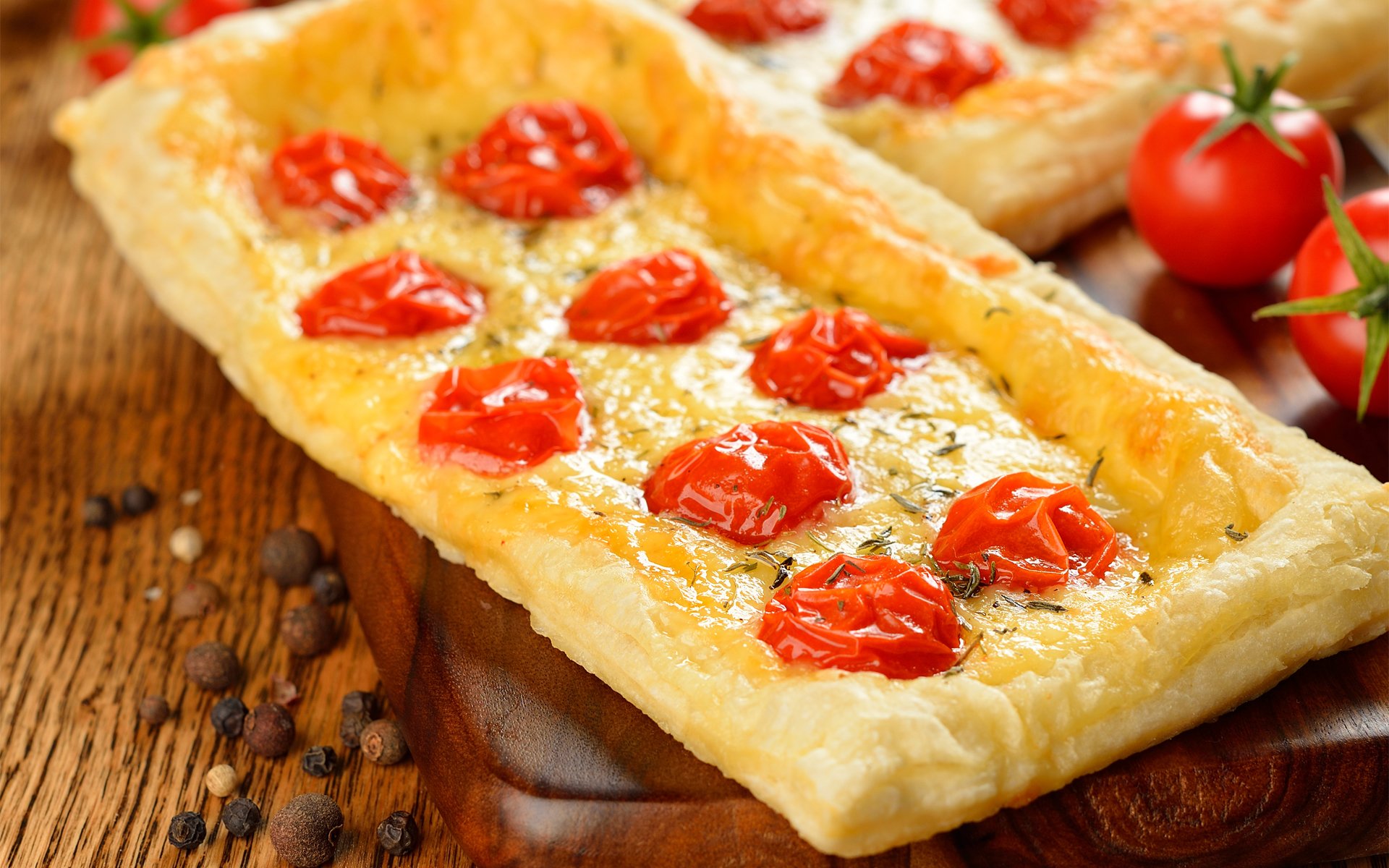 tarte tortilla tomates tomate poivre planche