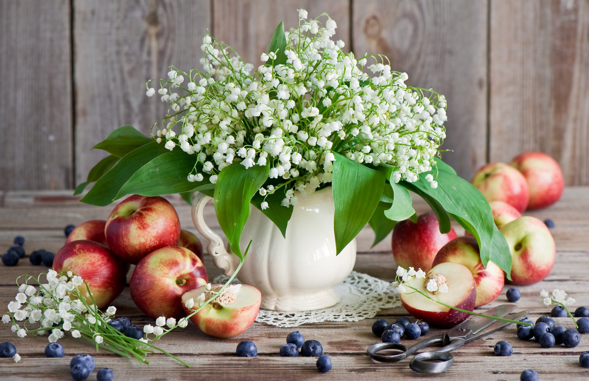 blumen maiglöckchen pfirsiche blaubeeren pfirsich blaubeeren