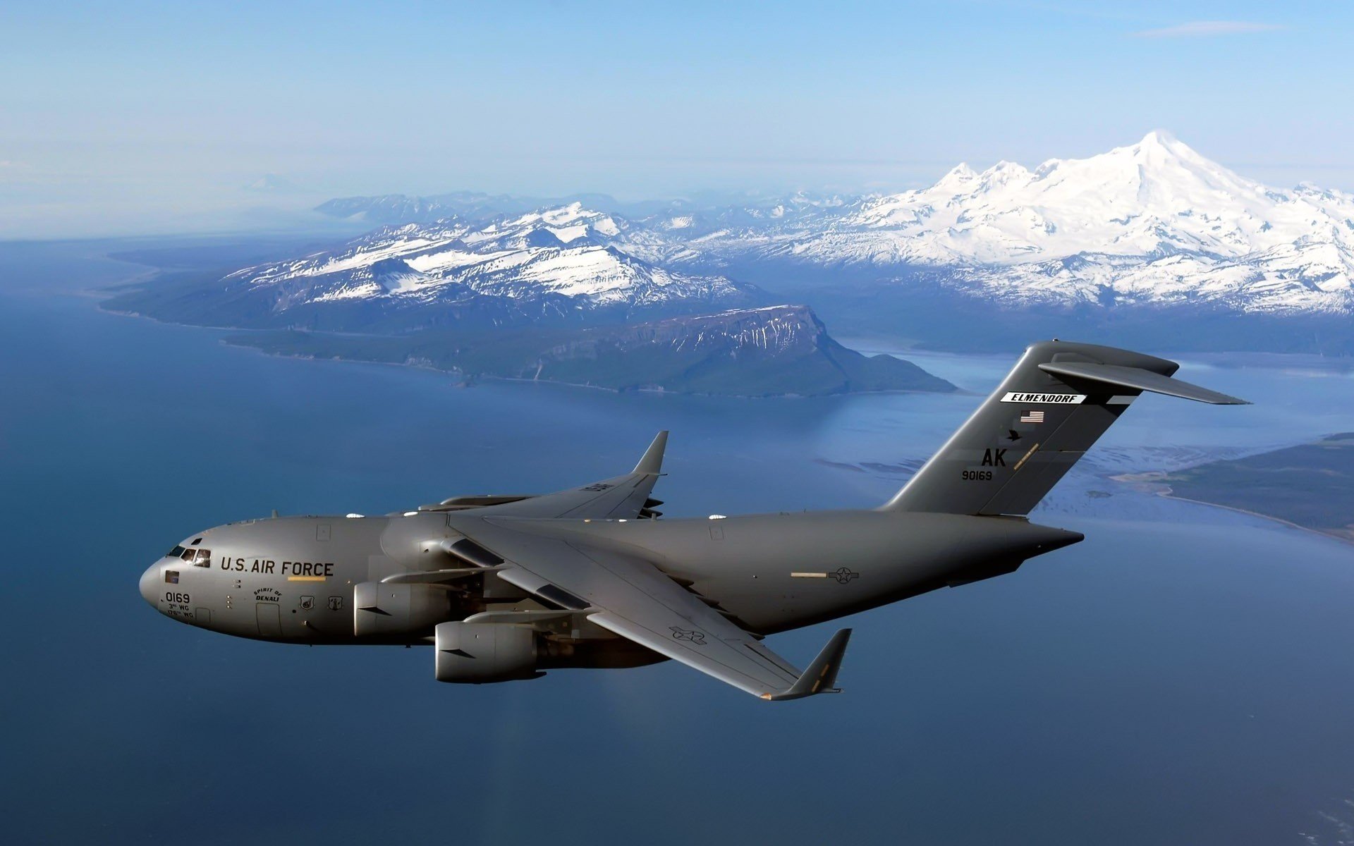 boeing c-17 siły powietrzne usa samolot góry niebo ocean śnieg zatoka