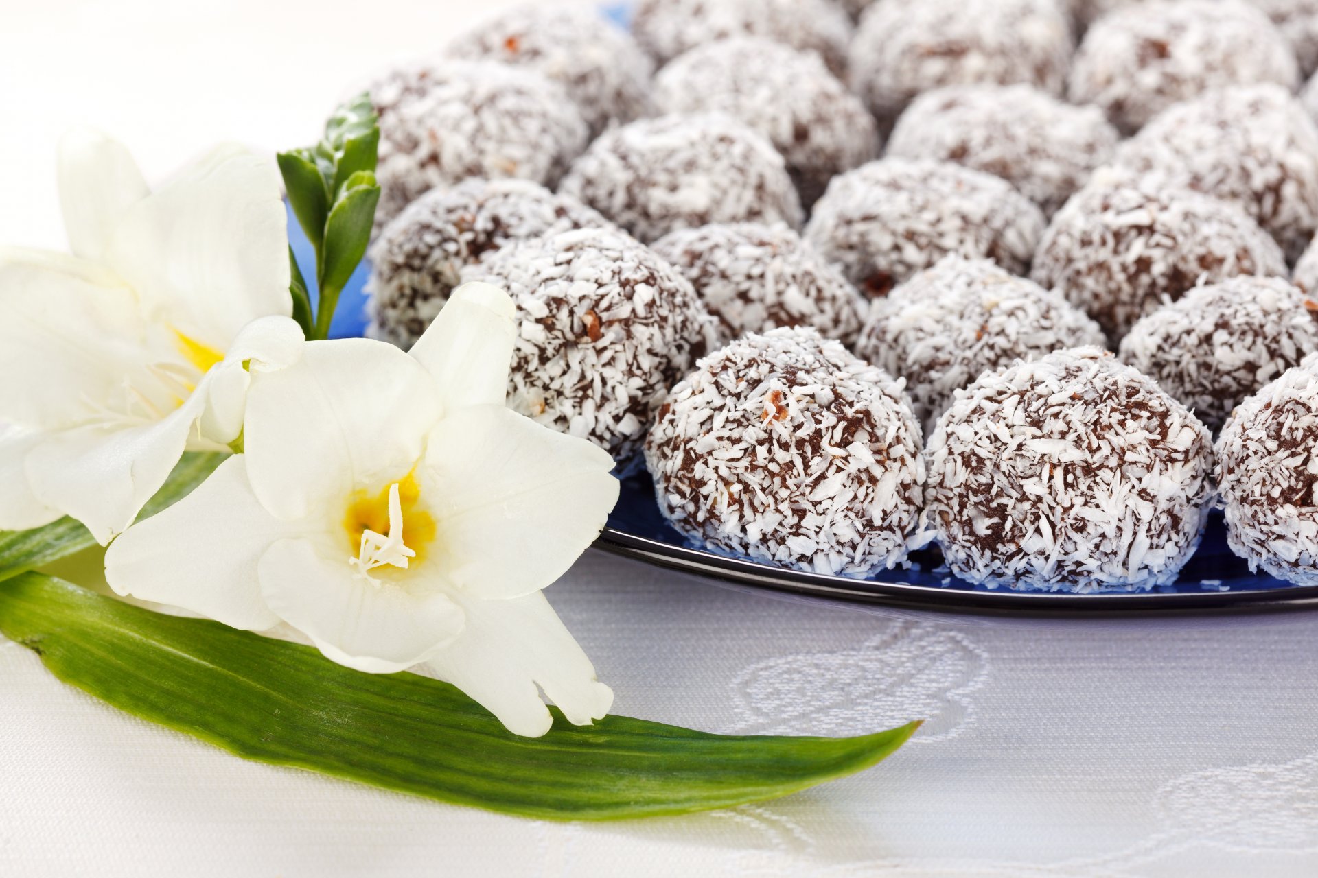 bonbons copeaux noix de coco chocolat doux bonbons dessert fleurs blanc