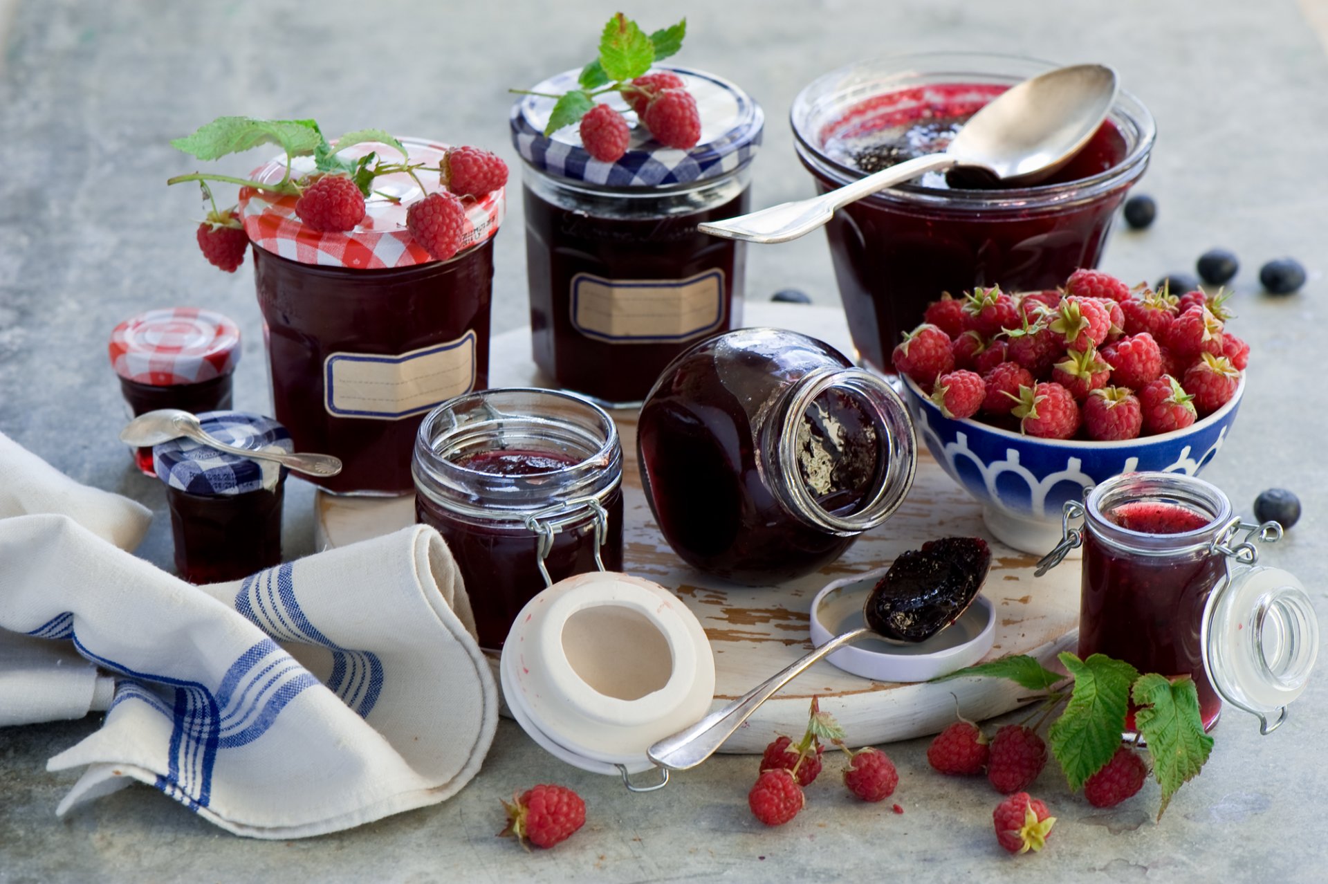 himbeeren beeren marmelade gläser