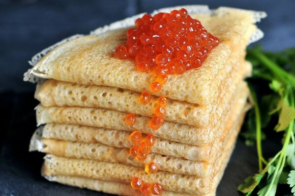 Panqueques de mantequilla con caviar para TI