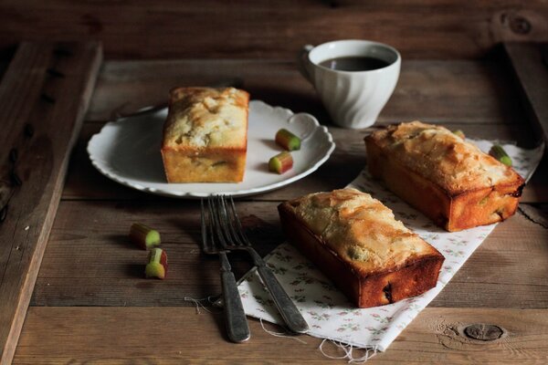 Tasse de café et dessert sucré