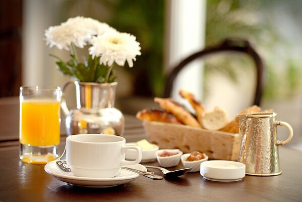 Tè e biscotti per la colazione chic