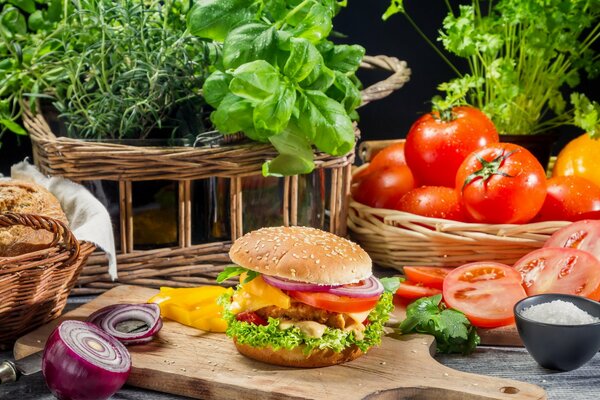 Hamburguesa con cebolla, tomate y chuleta