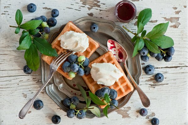 Petit-déjeuner de gaufres aux bleuets