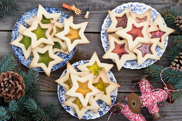 Weihnachtsgebäck: Kekse in Form von Sternen
