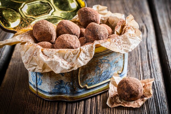 Dessert. Scatola di tartufo