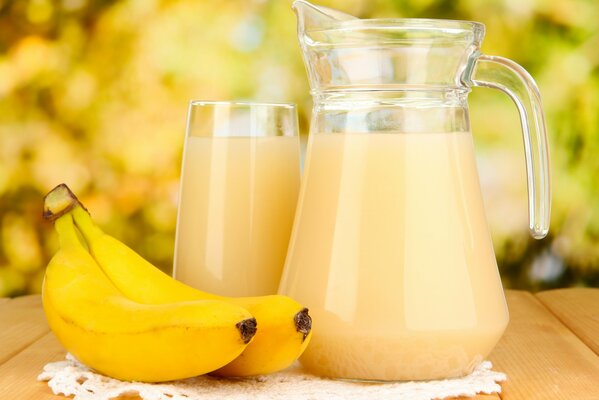 Smoothie à la banane. Bananes sur une serviette