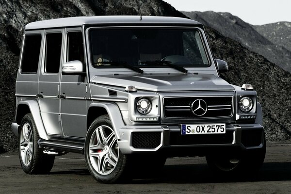 Black and white photo of Mercedes Hyundai in the mountains