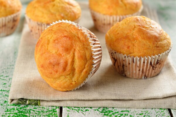 Délicieux muffins en forme de papier