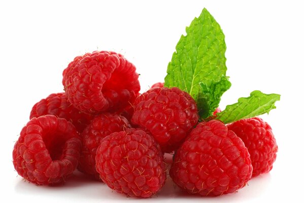 I will sell sweet fragrant raspberries from my garden, free shipping