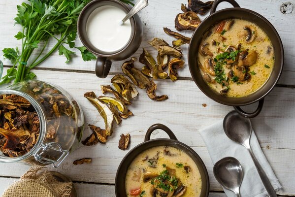 Sopa de champiñones con crema agria