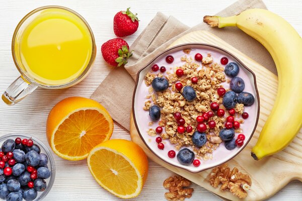 Leichtes Frühstück mit Obst