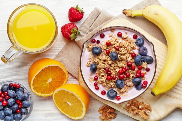 Lekkie śniadanie z owoców