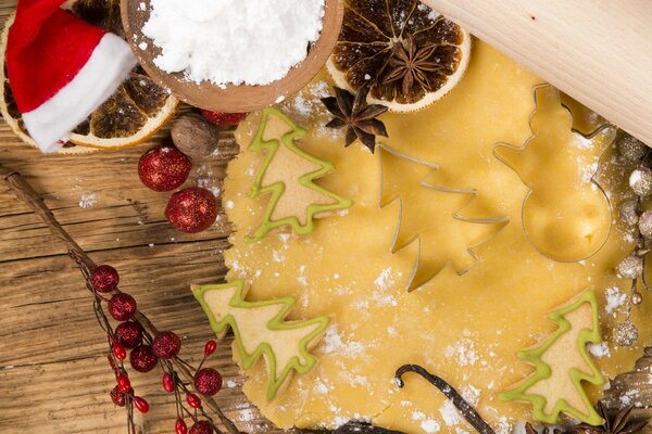 Biscuits de Noël aux épices et au sucre en poudre