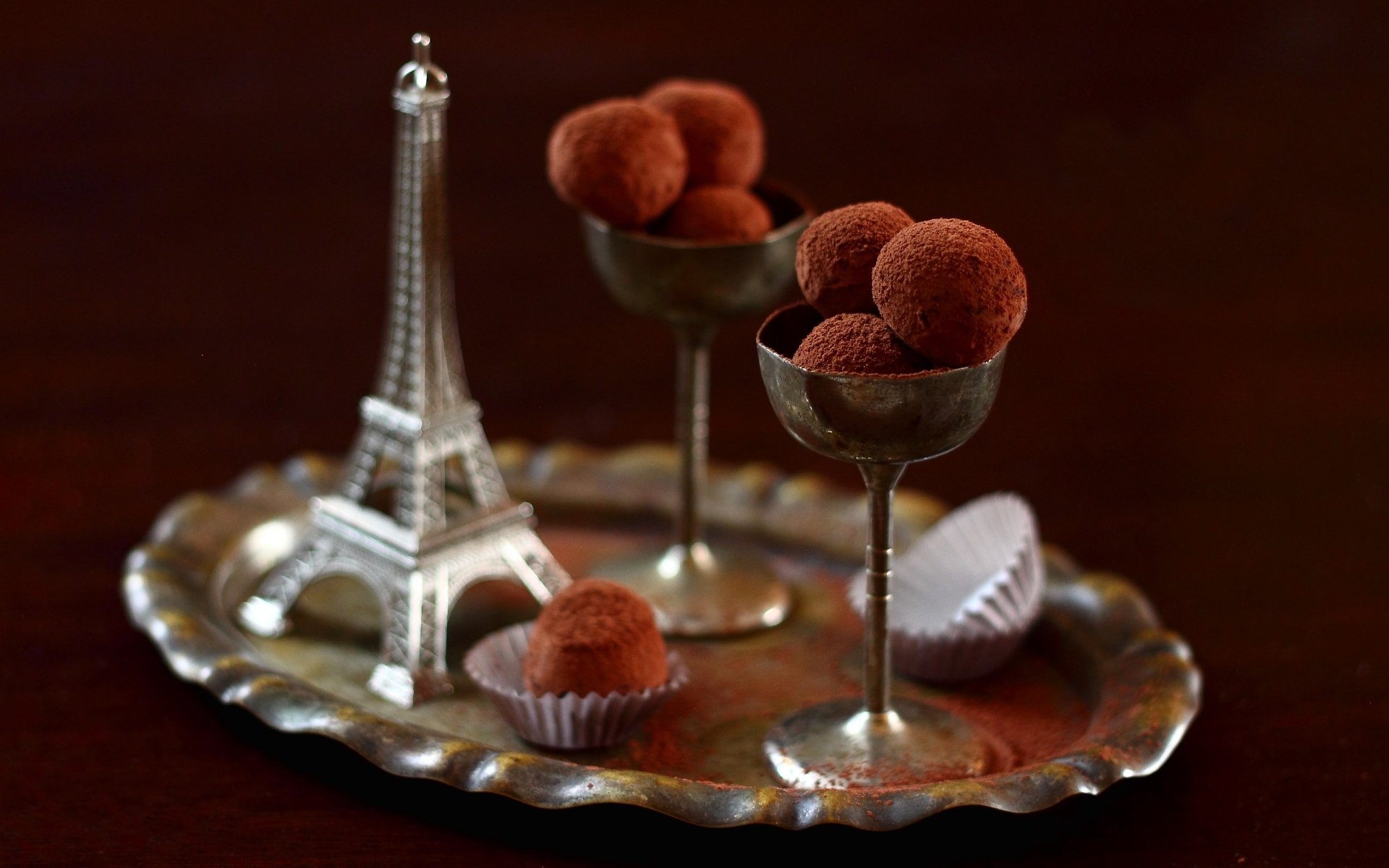 tour eiffel france bonbons truffe chocolat tasses nature morte cacao truffes chocolat