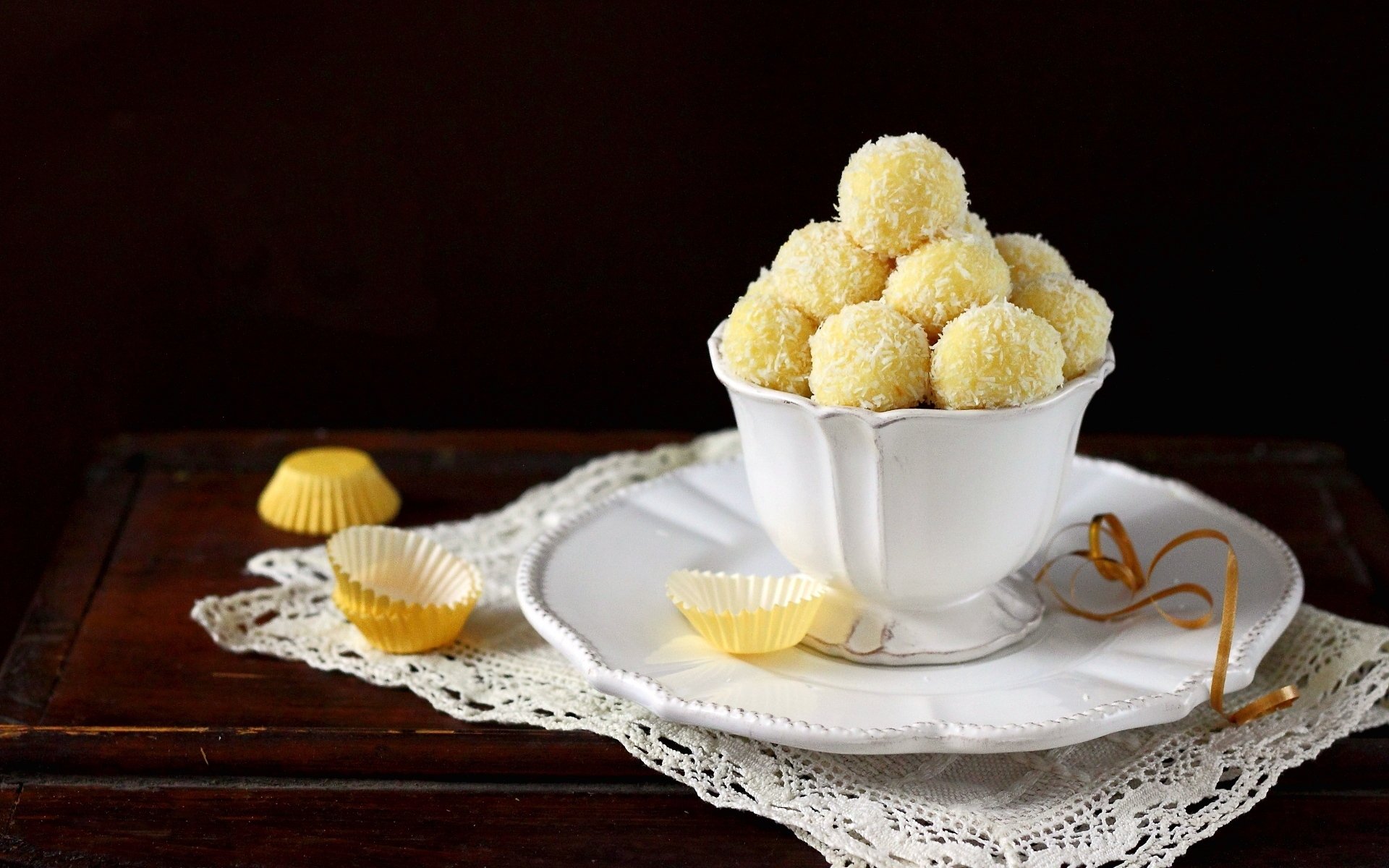 dulces coco bolas de coco taza naturaleza muerta postre coco bolas de coco comida