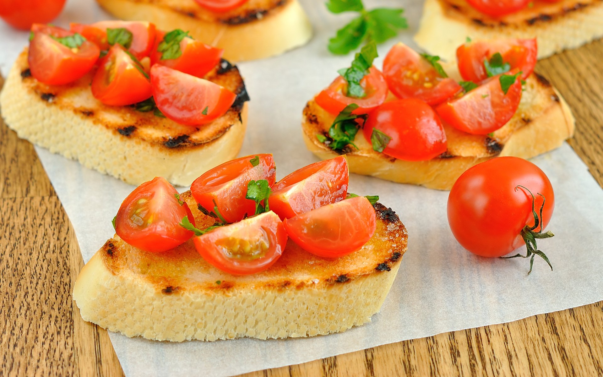 pain baguette sandwich tomates cerises tomates serviette