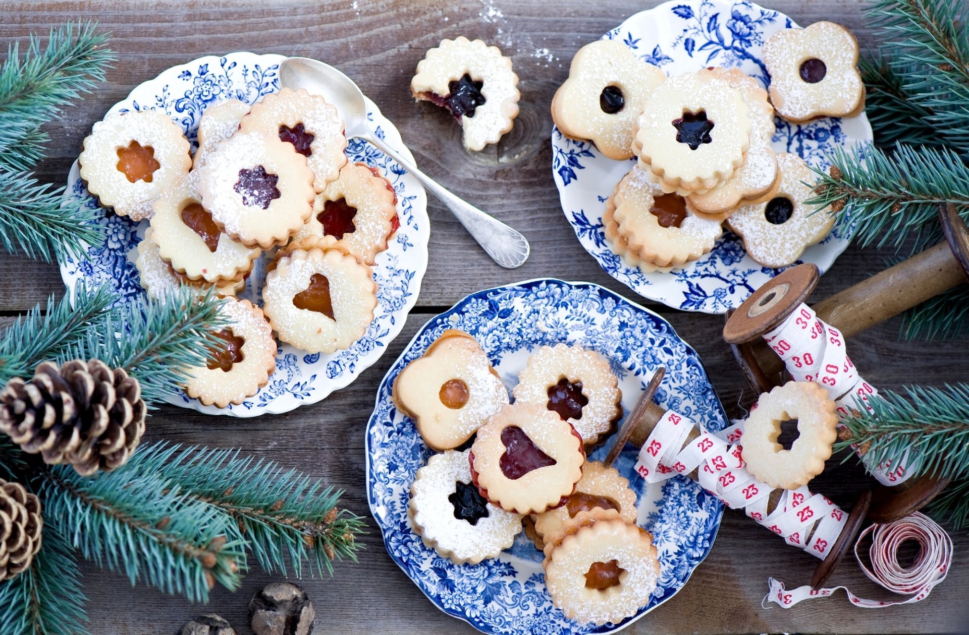 biscotti marmellata piatti rami abete rosso coni inverno cottura cibo dessert vacanze anna verdina