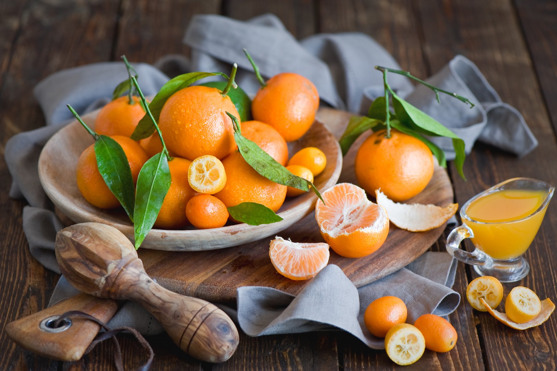 mandarinen kumquats früchte zitrusfrüchte blätter schale tropfen saft anna verdina