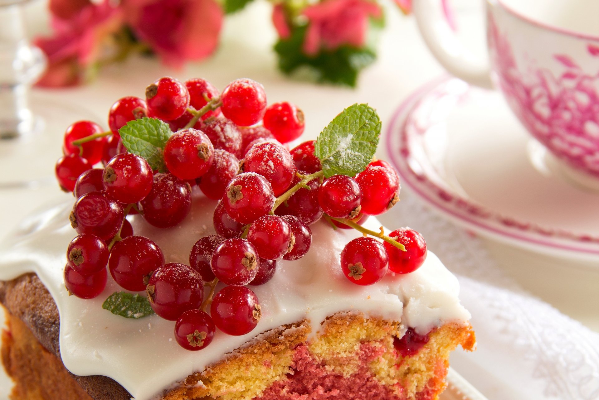 dessert cake cup cake sweet fruit food red currant food