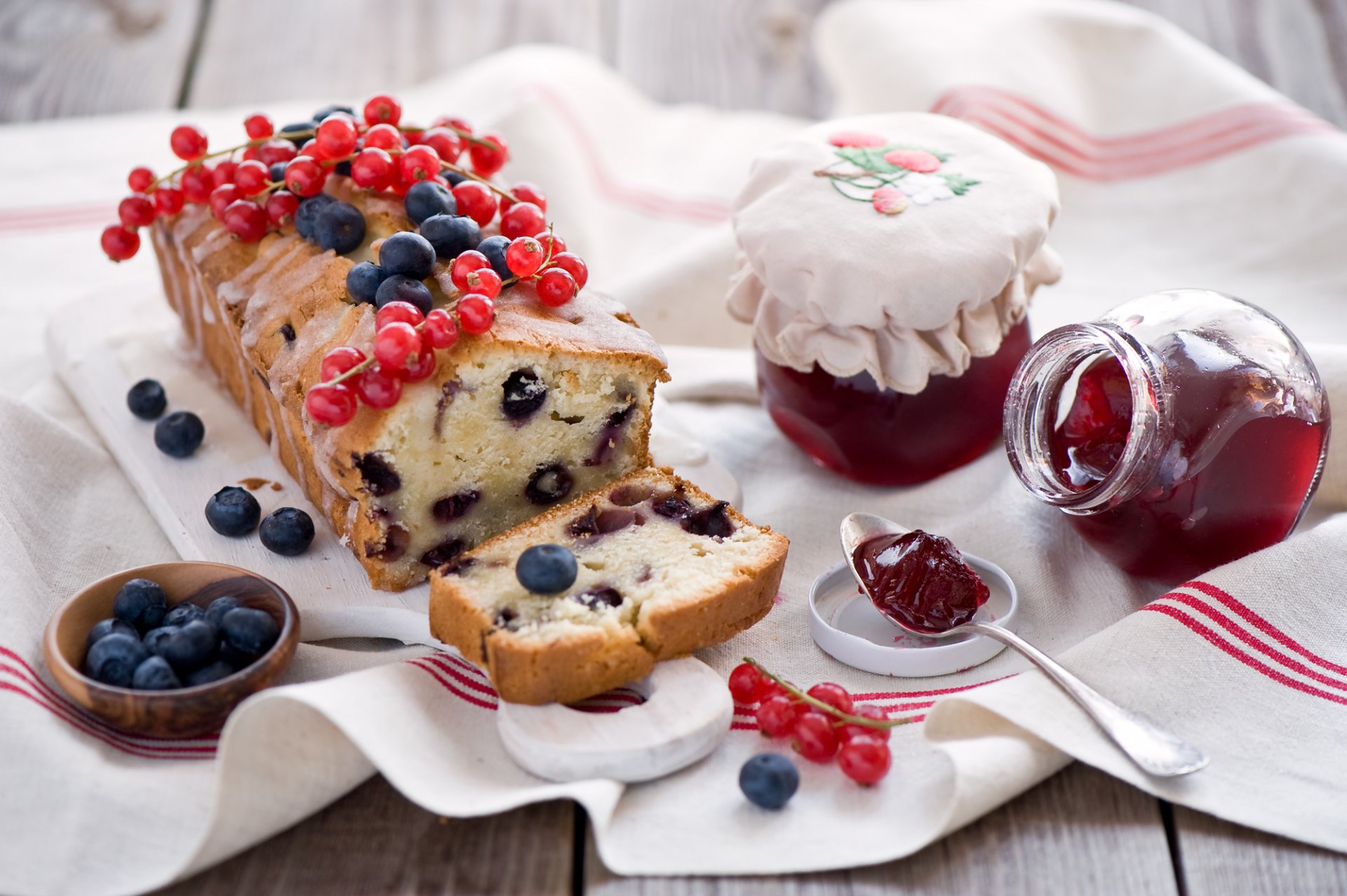 cupcake mermelada bayas grosellas rojas arándanos naturaleza muerta