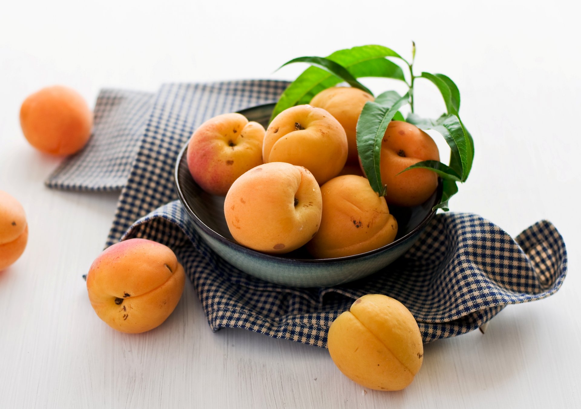 apricots fruits dish napkin