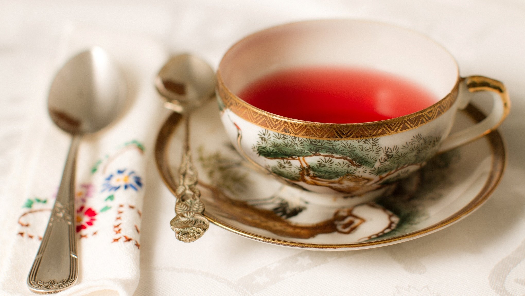 té taza platillo cucharas servilleta