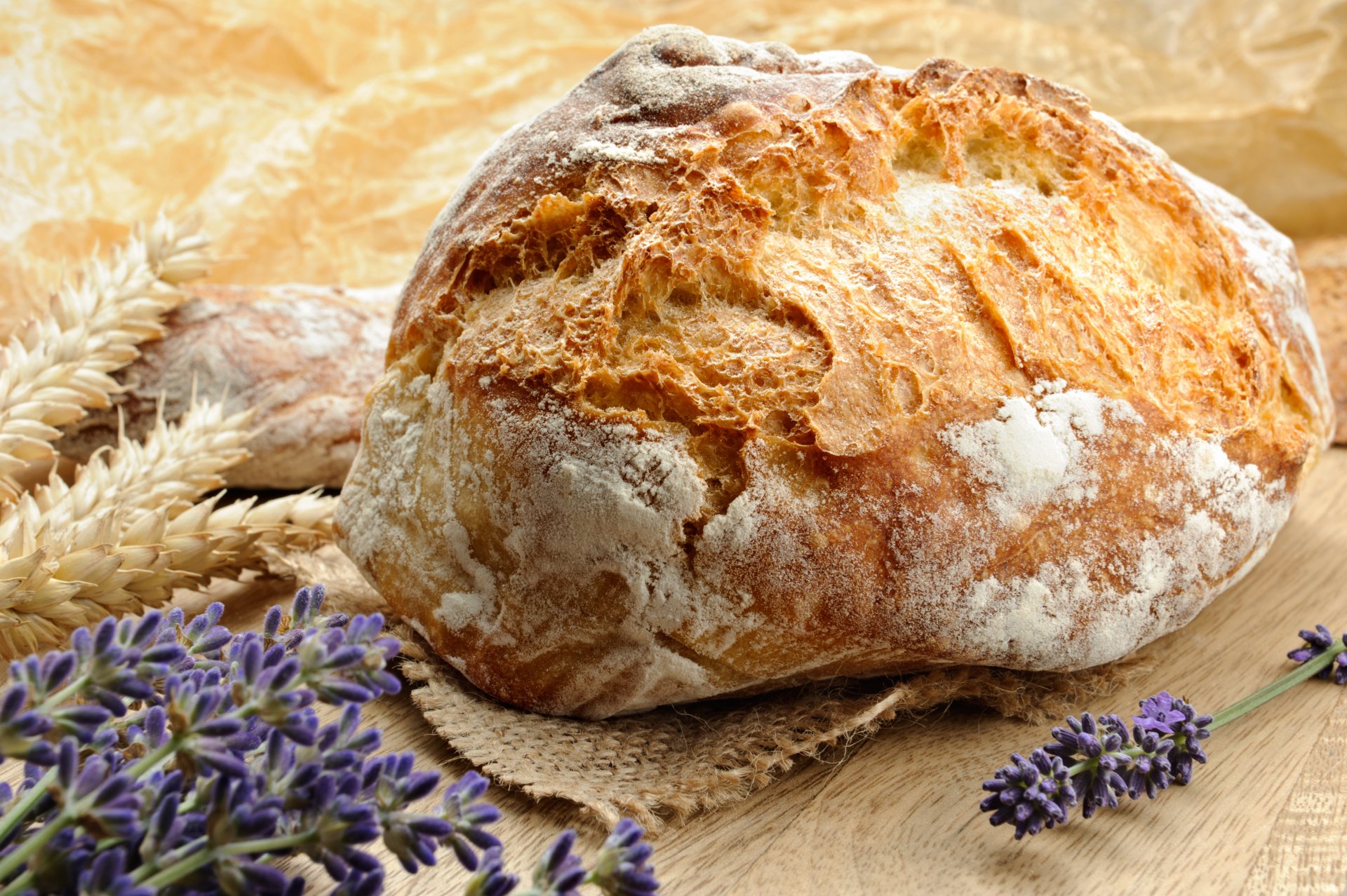 pane cottura cibo lavanda fiori tavolo