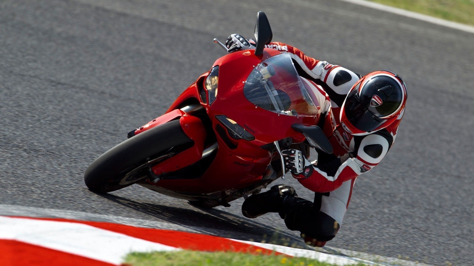 ducati sportbike pilota velocità guida