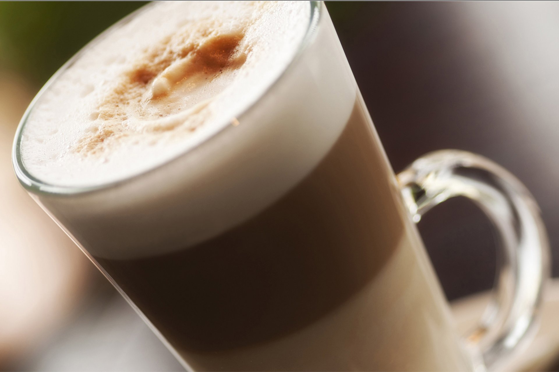 kaffee latte macchiato milch schaum glas