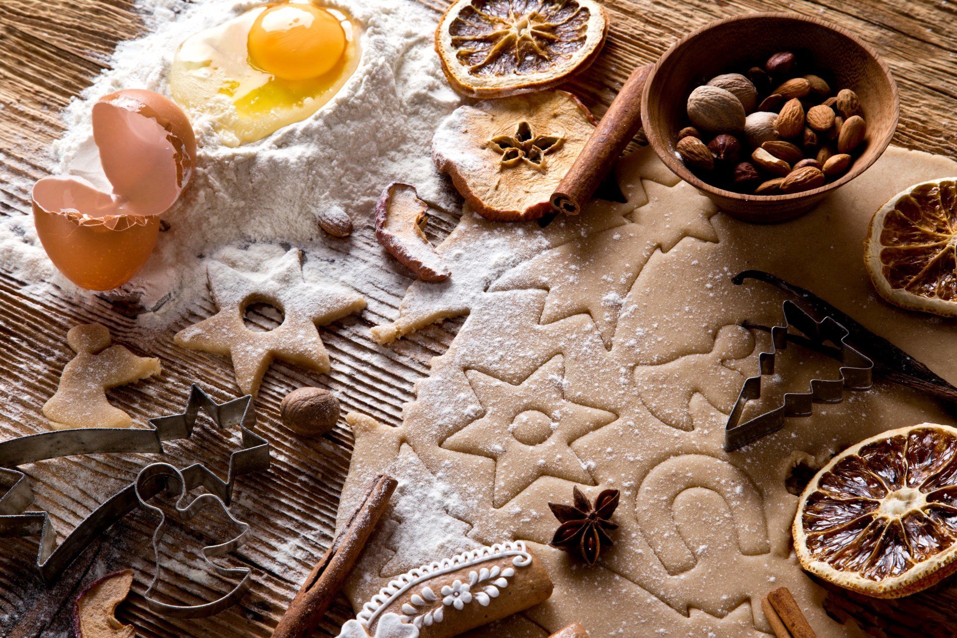 galletas año nuevo masa moldes harina huevo especias canela anís anís manzanas naranjas nueces almendras pasteles postre año nuevo navidad