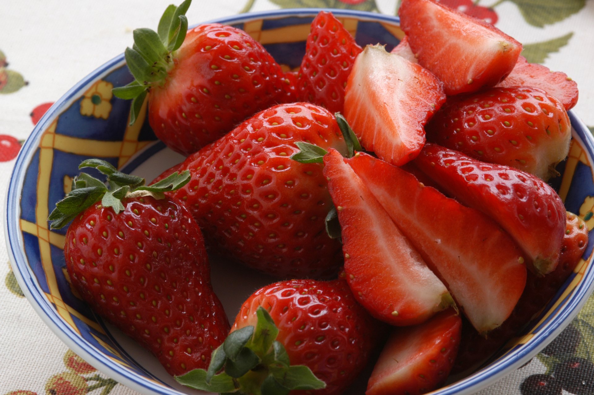 erdbeere teller beeren rot nahrung