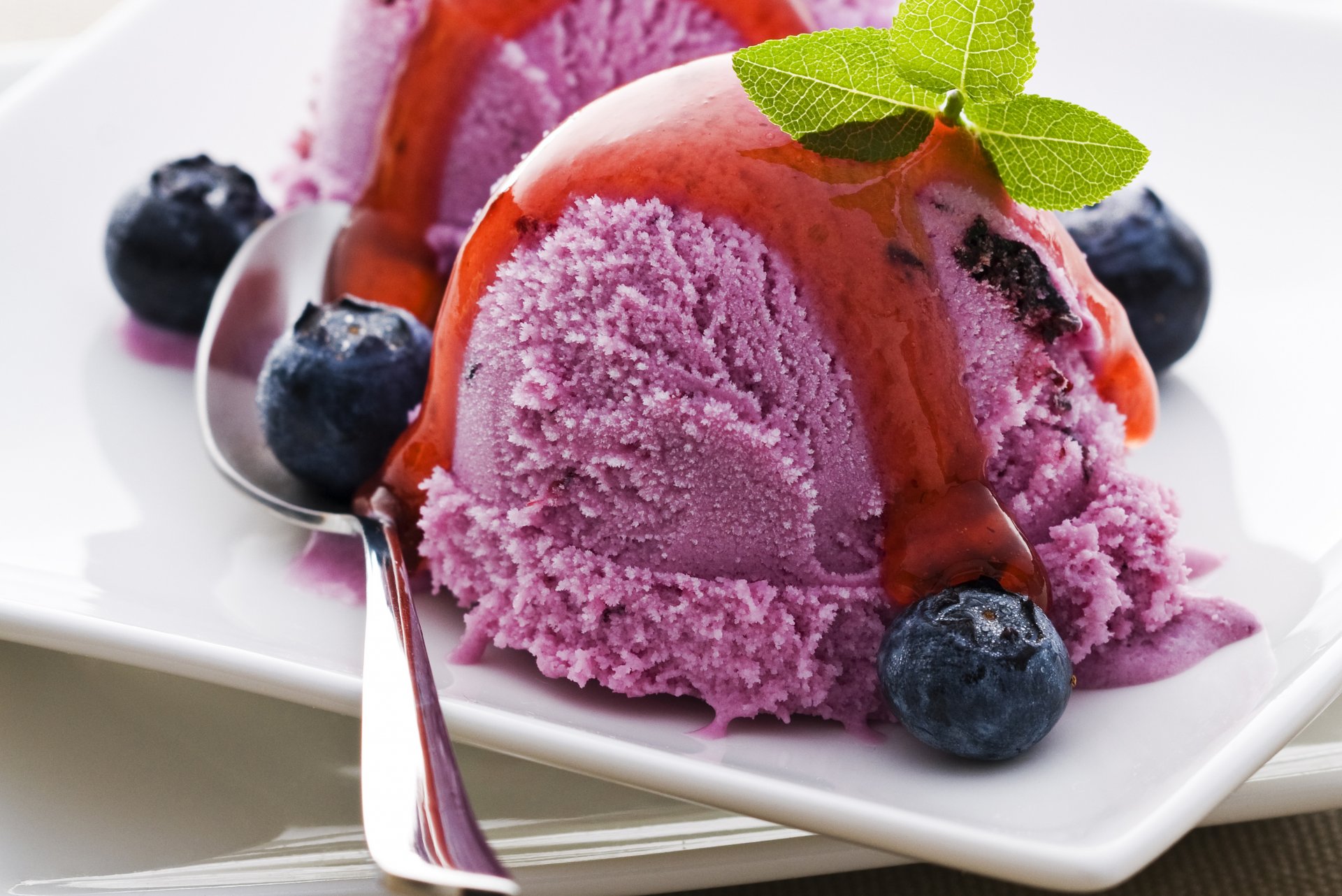 ice cream dessert sweets berries blueberries syrup topping spoon mint