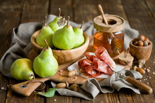 Green pears and bacon on the board