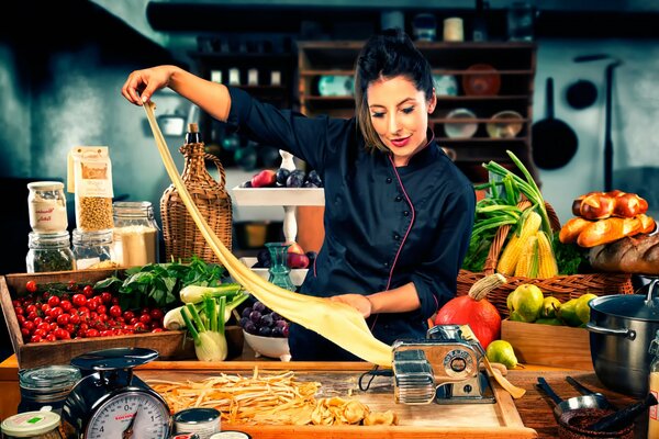 El cocinero prepara una deliciosa pasta