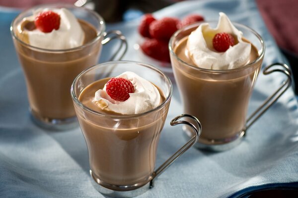 Cacao con crema di latte e bacche