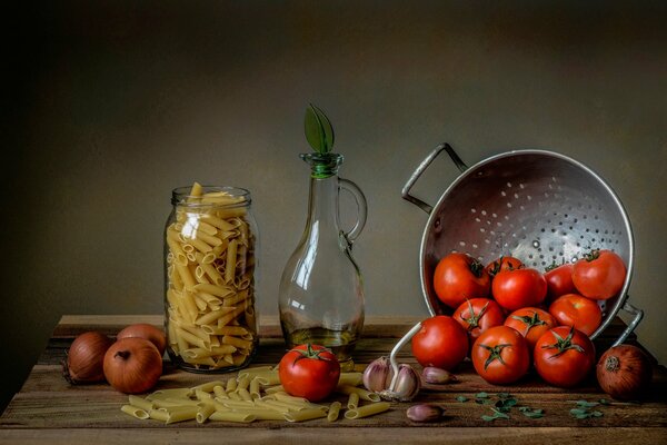 Ingrédients pour les pâtes italiennes. Légumes et épices