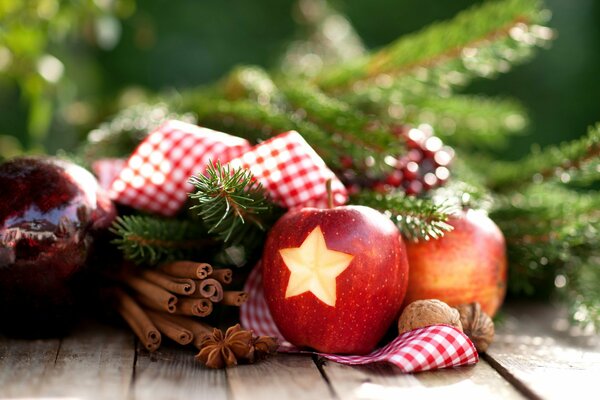 Nature morte de Noël sur une table en bois