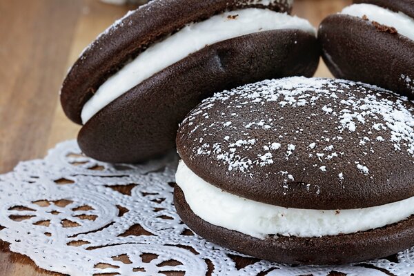 Chocolate macaroon cookies for dessert