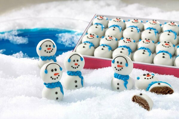 Caramelle di Natale a forma di pupazzi di neve