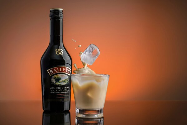 Liqueur de crème irlandaise dans un verre de glace