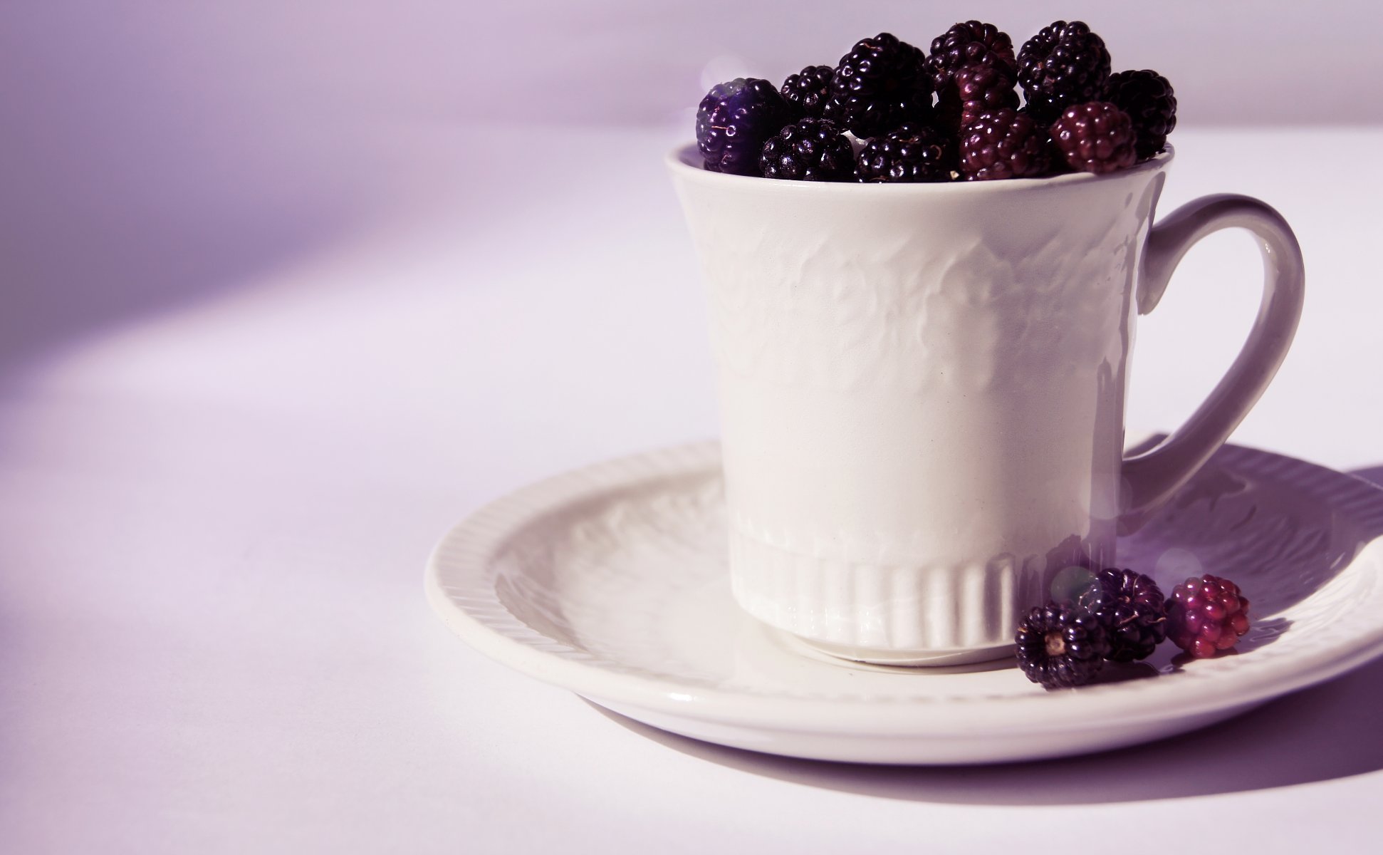 berries blackberry cup white saucer