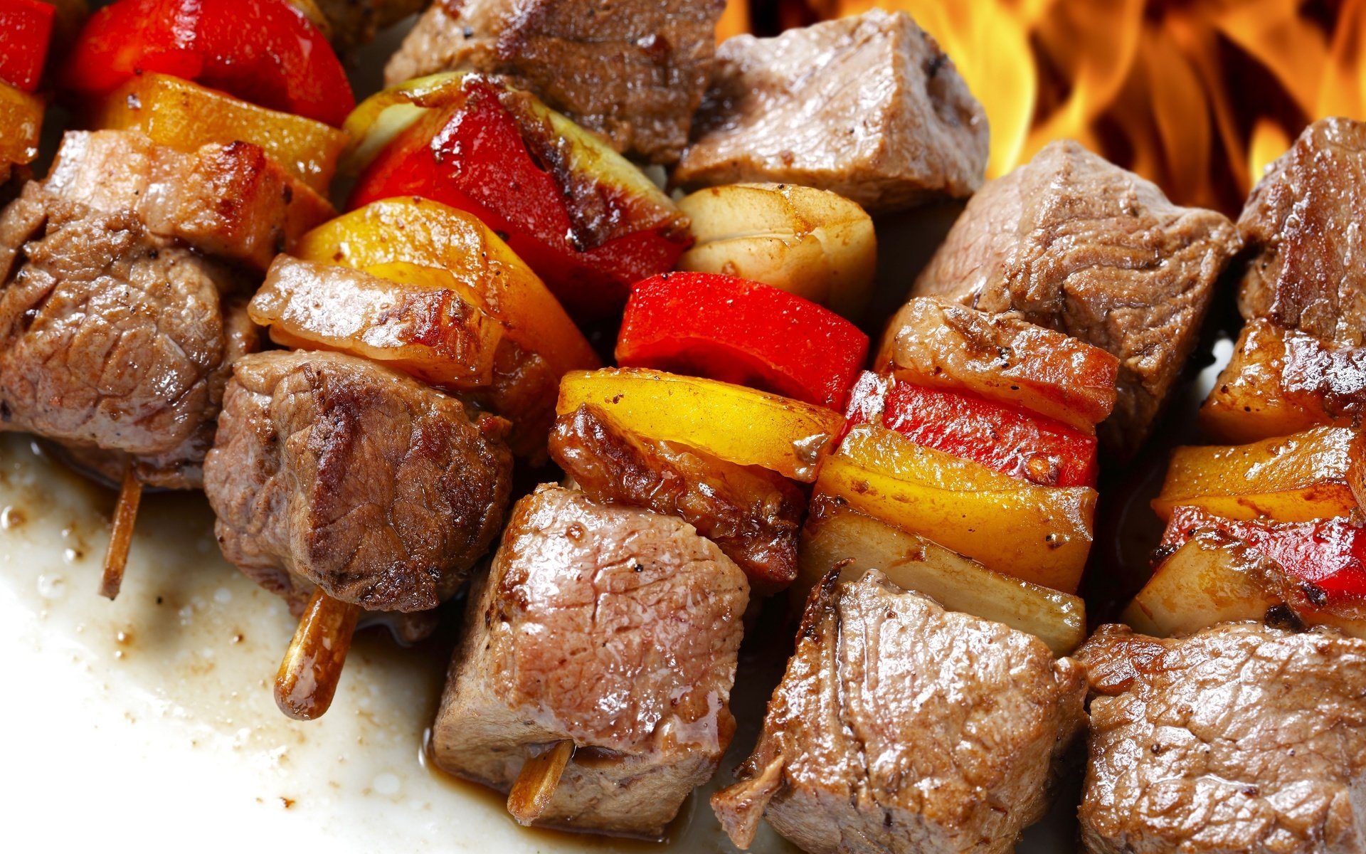 chachlyk.viande légumes nourriture