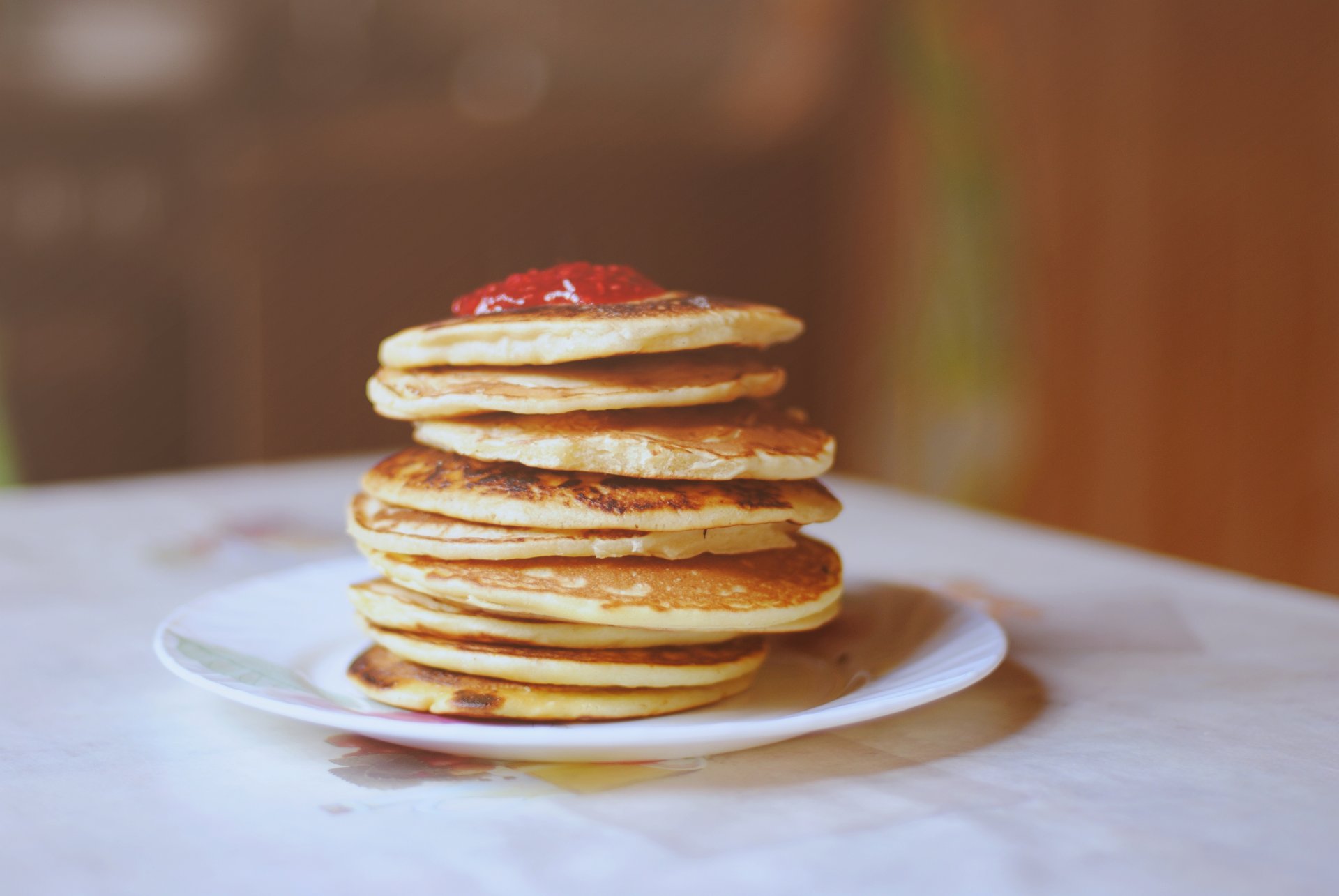 comida dulce panqueques panqueques buñuelos buñuelos mermelada rojo plato fondo papel pintado pantalla ancha pantalla completa pantalla ancha pantalla ancha