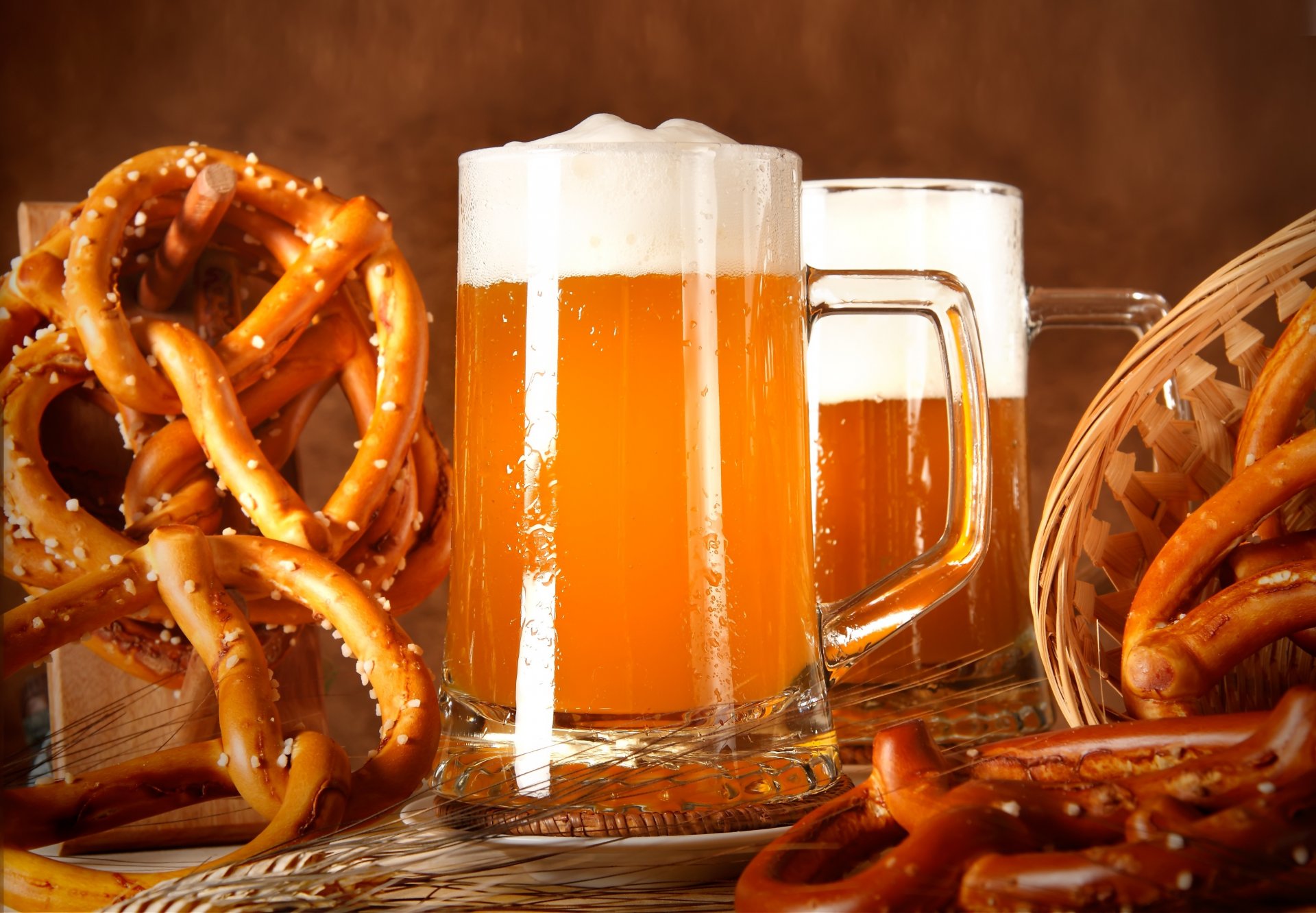 beer glasses foam ears shopping pretzel