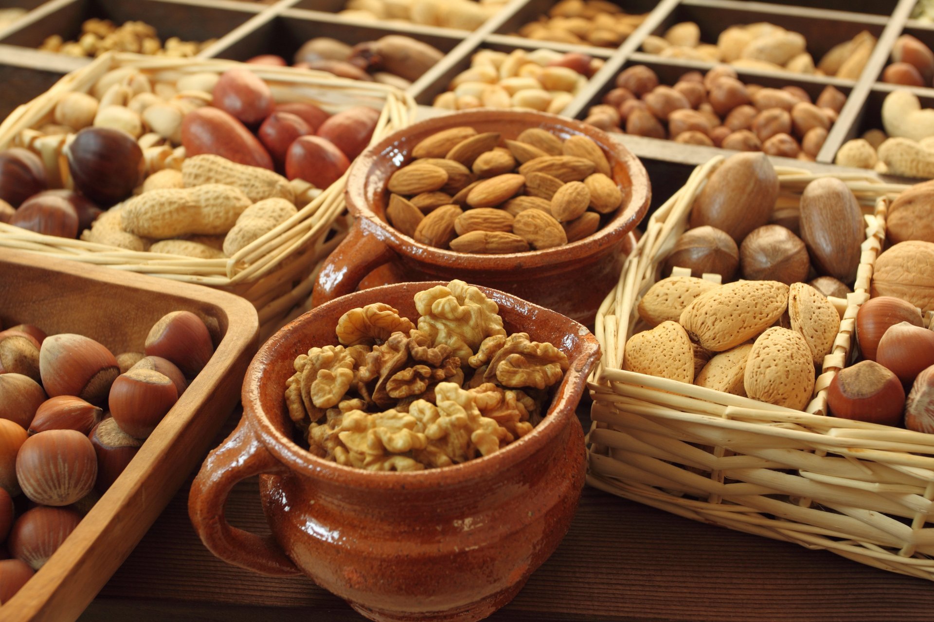 noix assortiment noisettes acharis amandes noix gland paniers pots